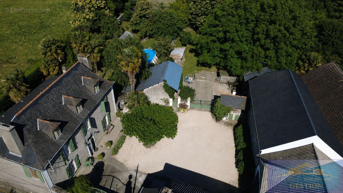Maison à LAMARQUE-PONTACQ
