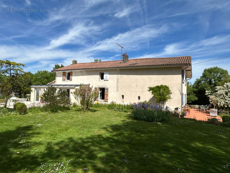 Maison à CHANTECORPS