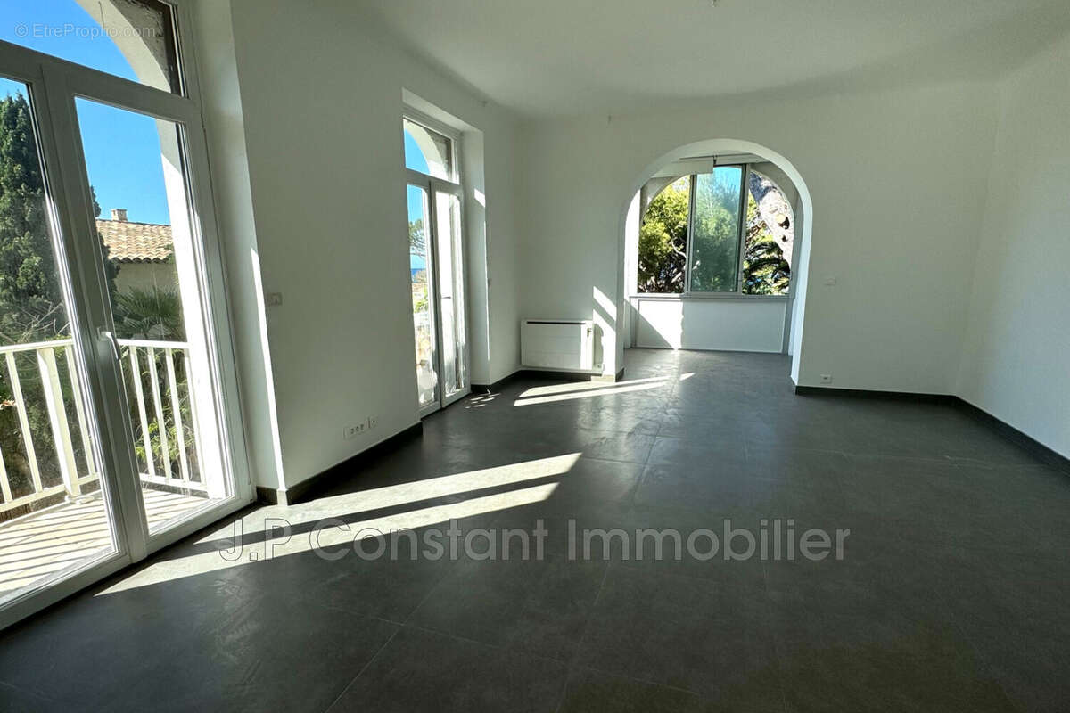 Appartement 78 m² à Saint-Cyr-Sur-Mer  - photo 8