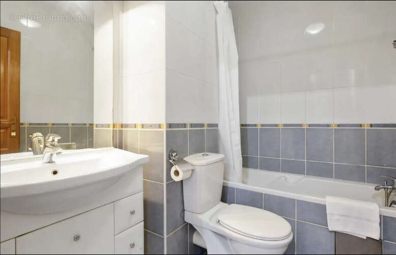 Hendaye : appartement avec 2 chambres, terrasse et box en vente - photo 6