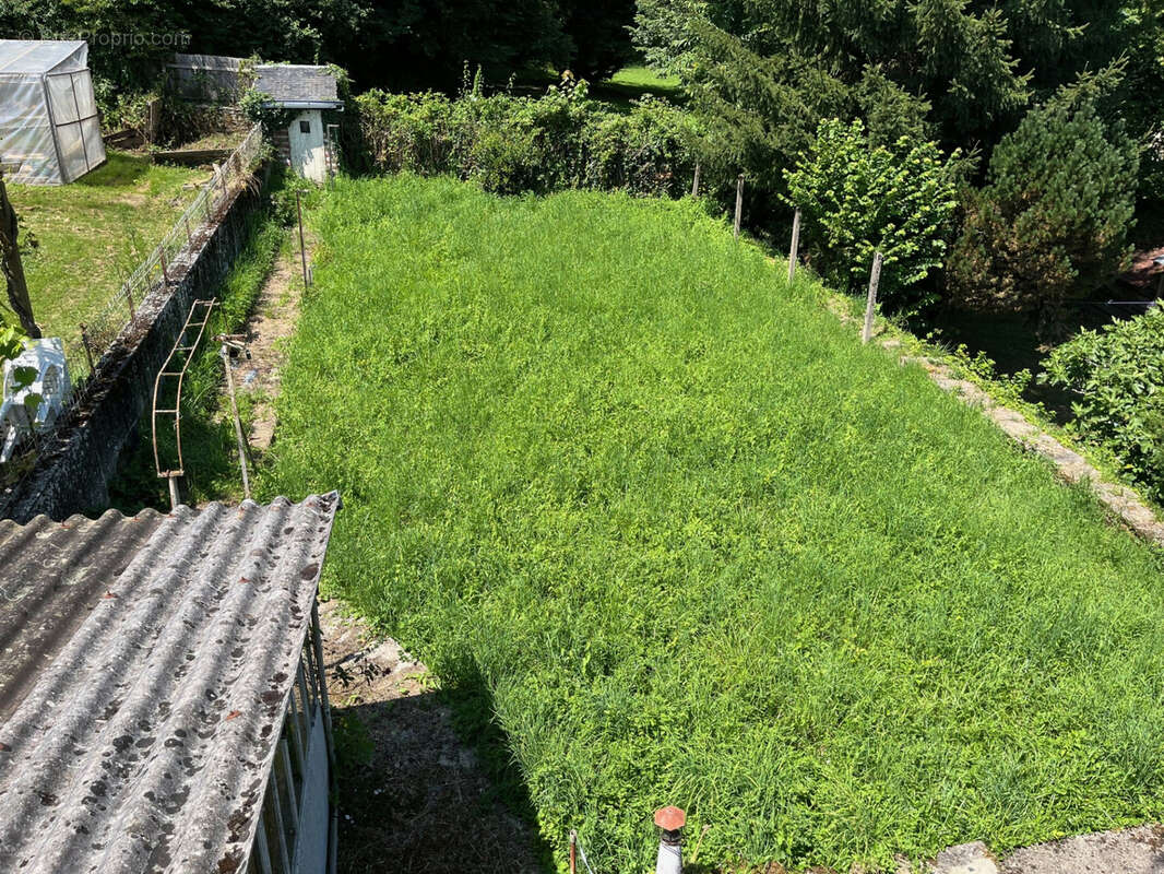 Coussac Bonneval Proche commerces, maison 5 pièces à rénover, garage et jardin. - photo 18