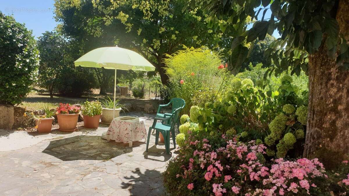 Maison à SAINT-PARDOUX-ET-VIELVIC