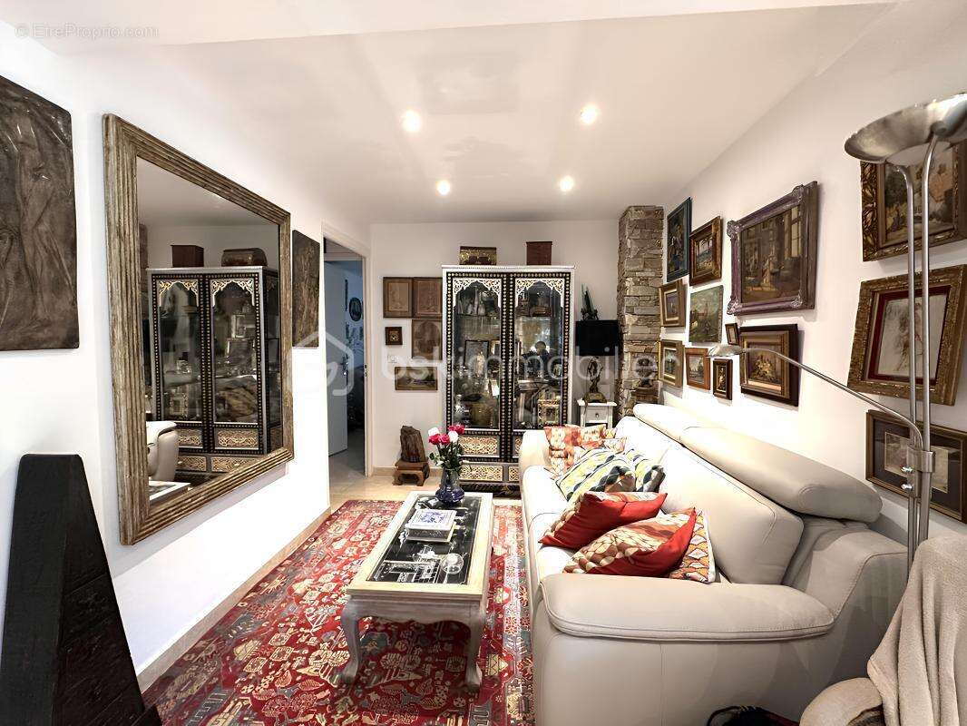 Maison à SAINT-LAURENT-DU-VAR