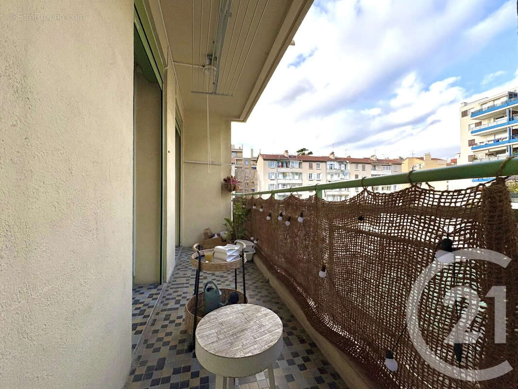 Appartement à MARSEILLE-5E