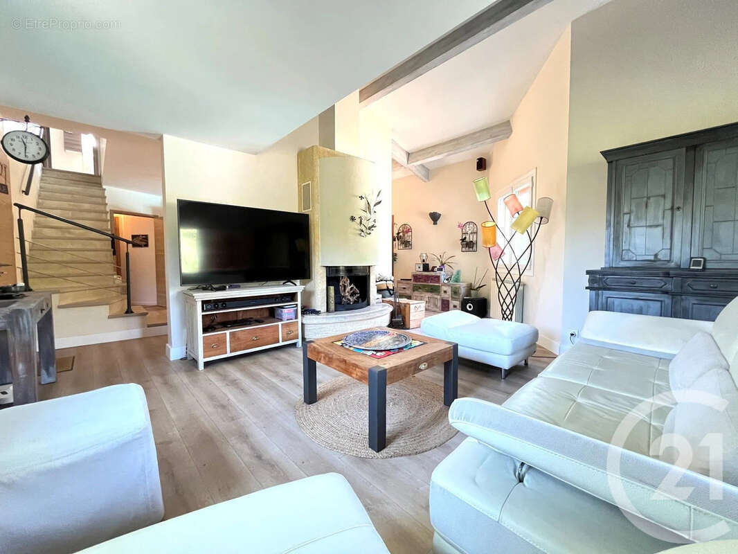 Maison 140 m² à Saint-Drezery  - photo 4