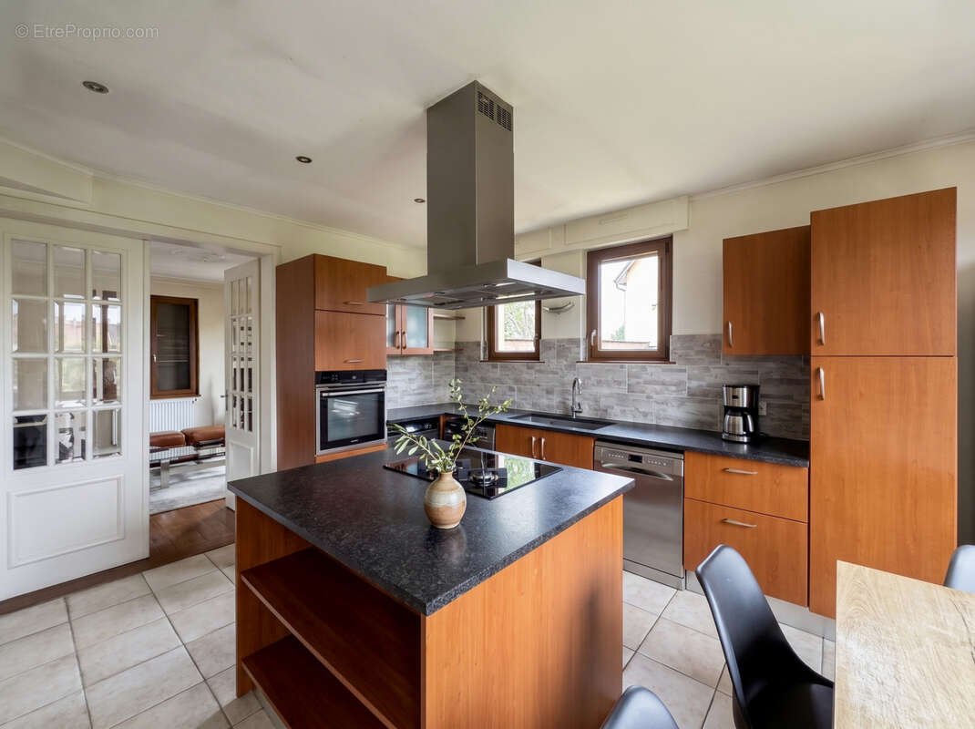 À VENDRE ! Superbe maison 7 pièces avec jardin, garages et dépendance Schiltigheim - photo 5
