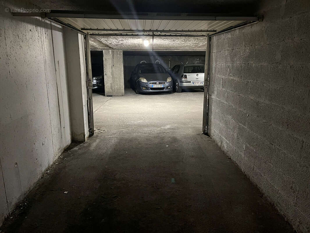 Parking à VILLEURBANNE