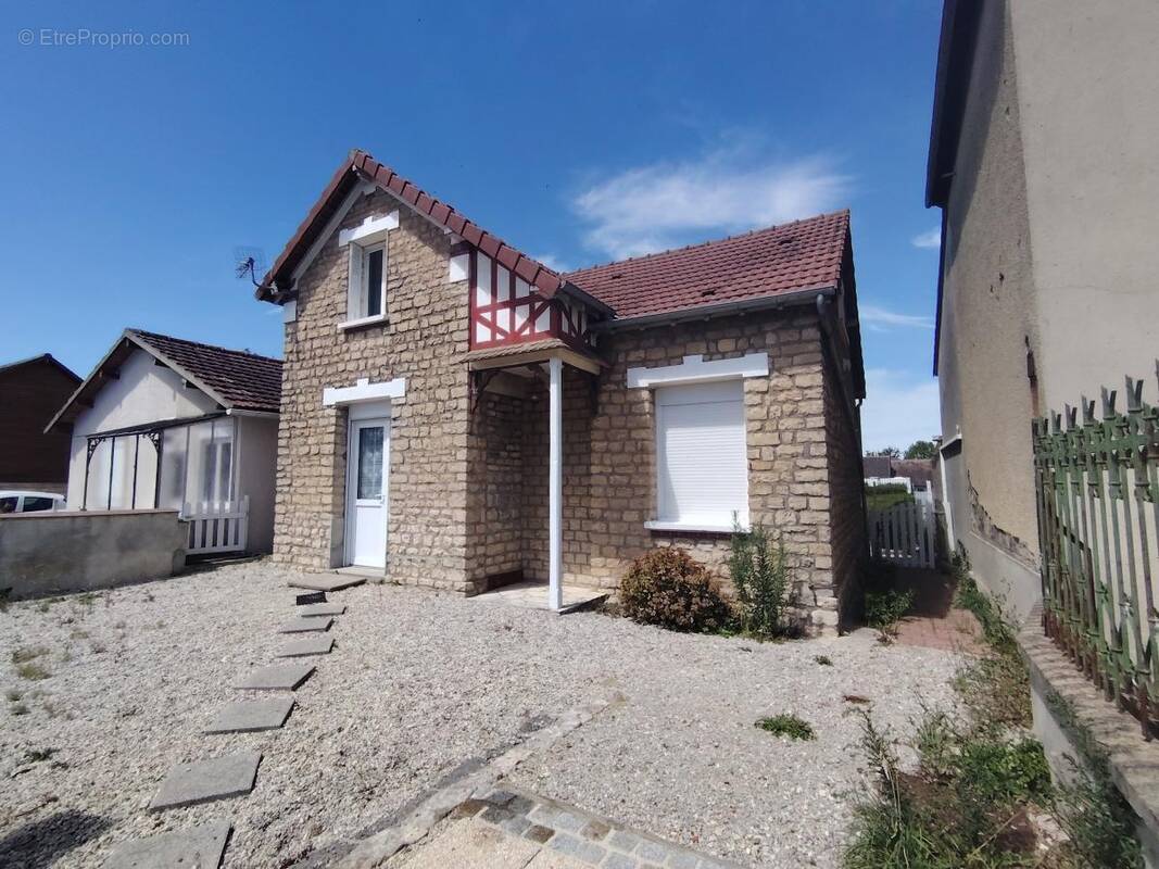 Maison à MEZIDON-CANON