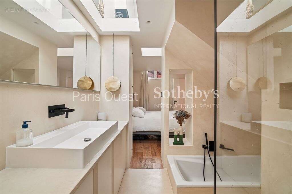 Appartement à PARIS-17E
