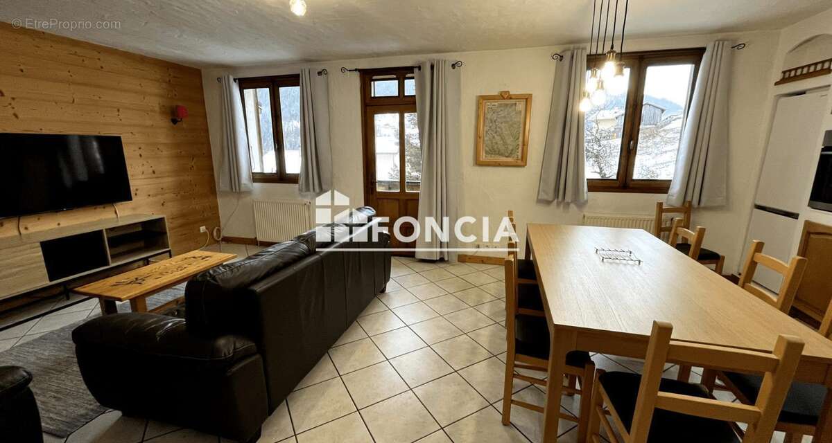 Maison à LES ALLUES