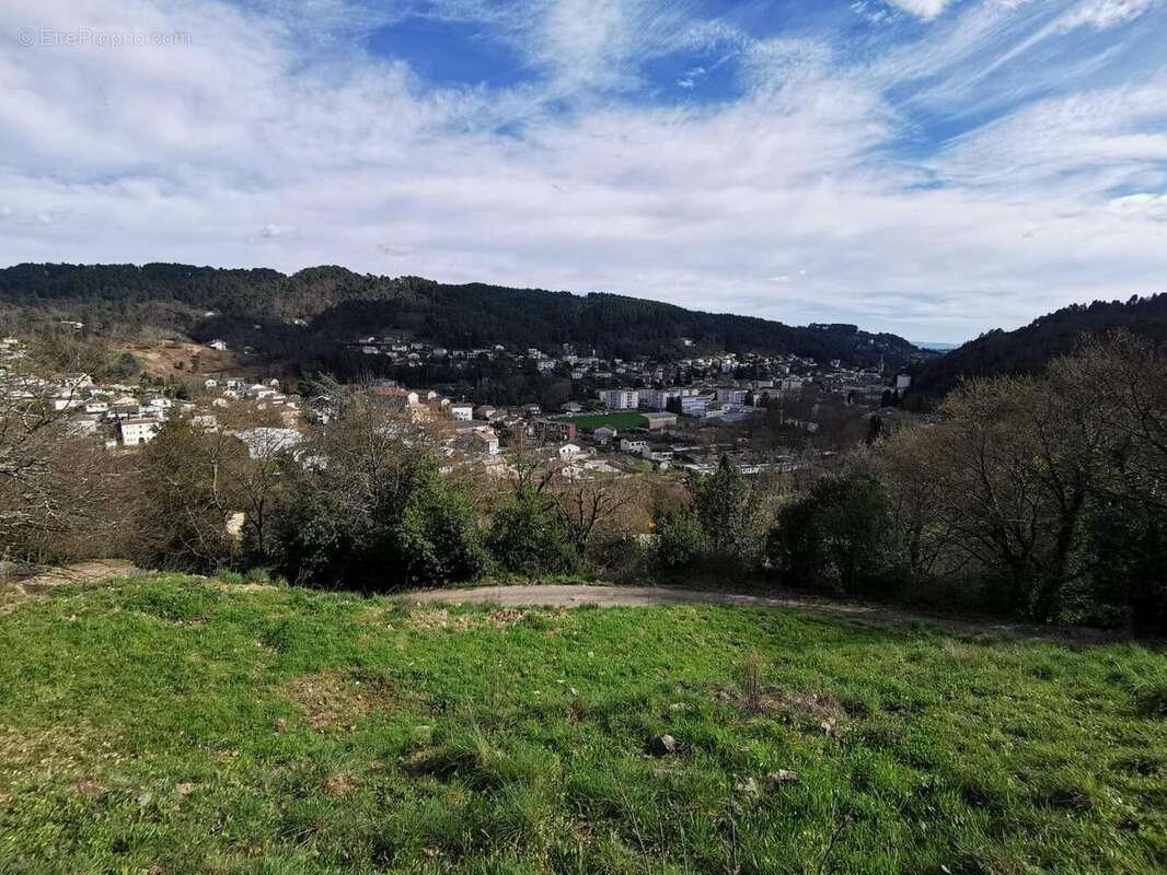  - Terrain à VALS-LES-BAINS