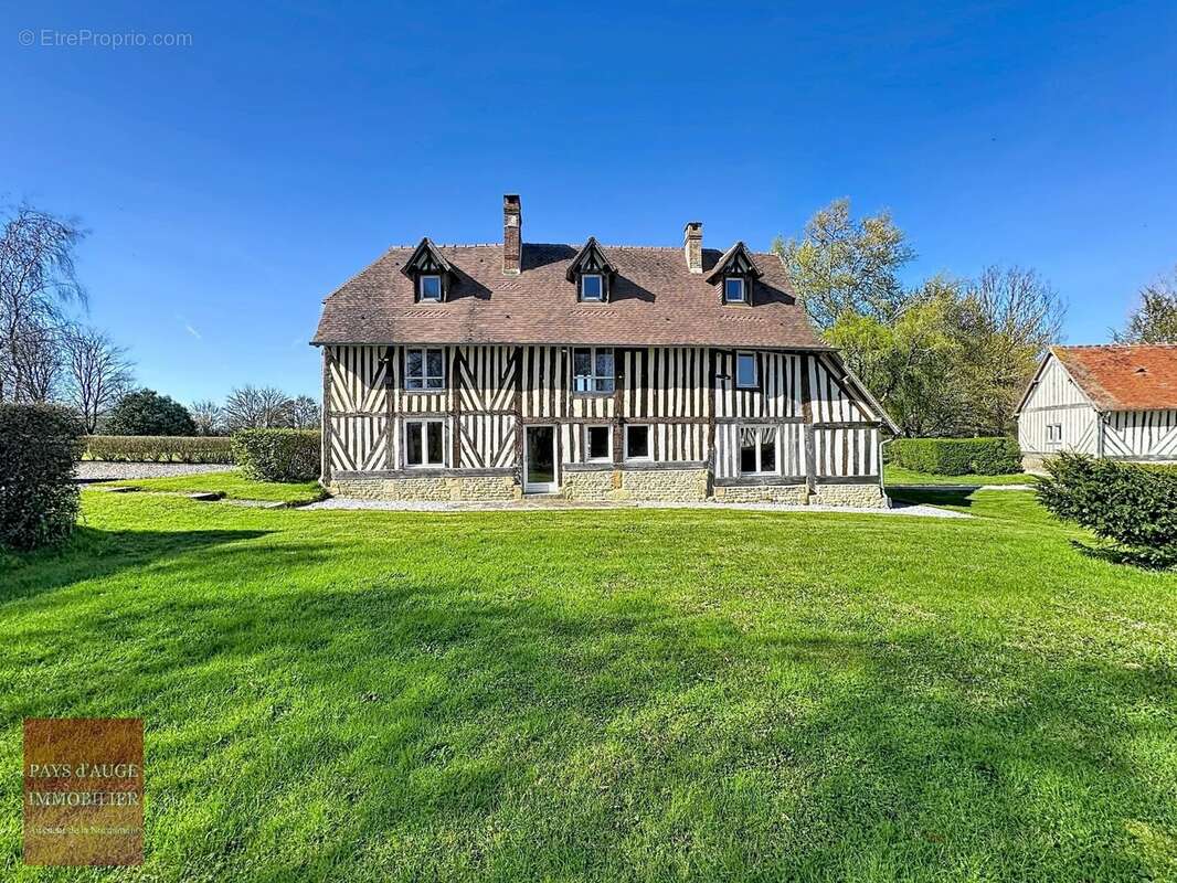 Maison à SAINT-GEORGES-EN-AUGE