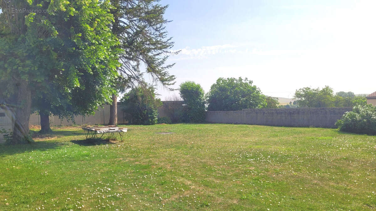 Maison à AILLANT-SUR-THOLON