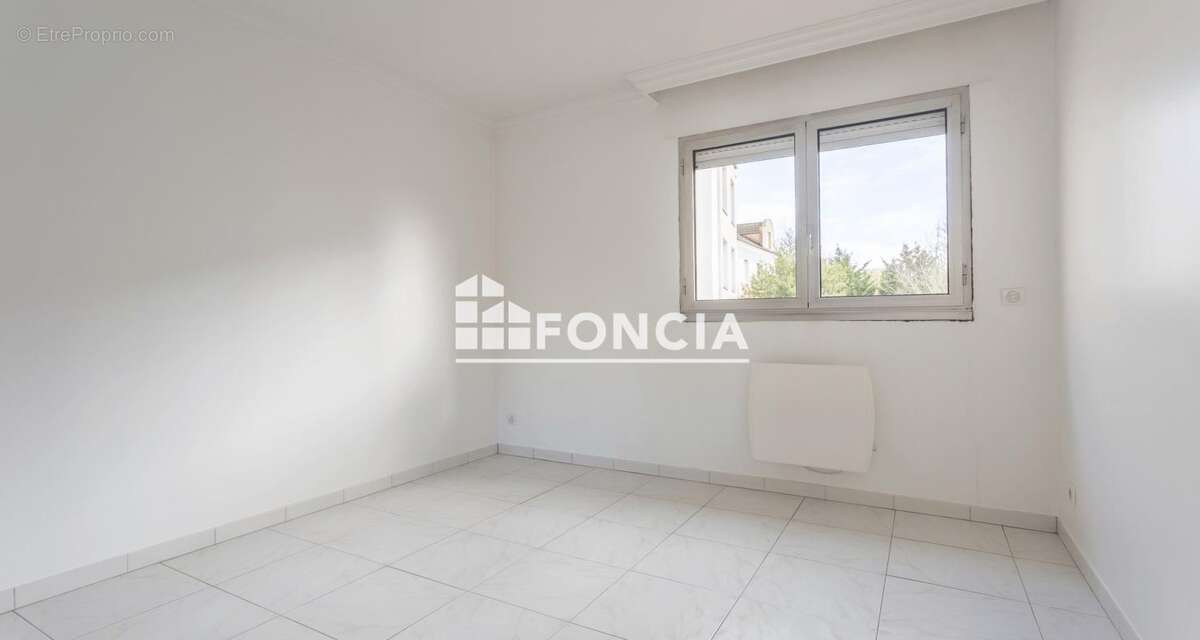 Appartement à SAINTE-GENEVIEVE-DES-BOIS