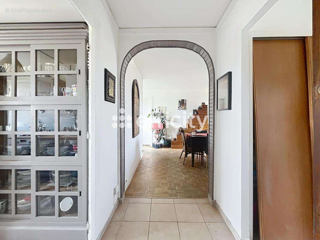 Appartement à LES PAVILLONS-SOUS-BOIS
