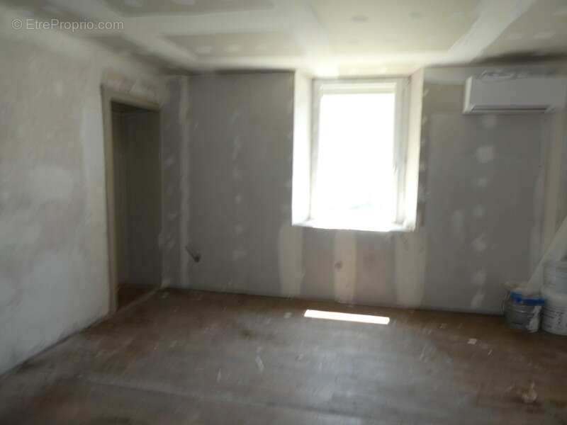 Maison à CORRAVILLERS