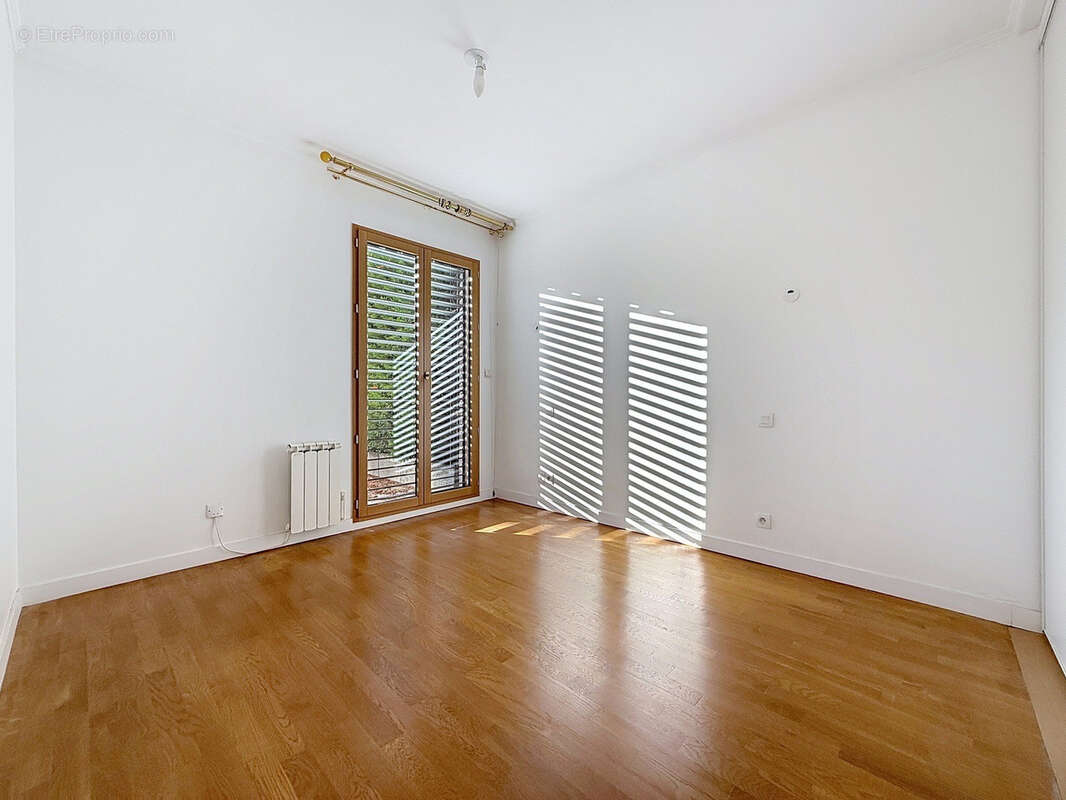 Appartement à CHARBONNIERES-LES-BAINS