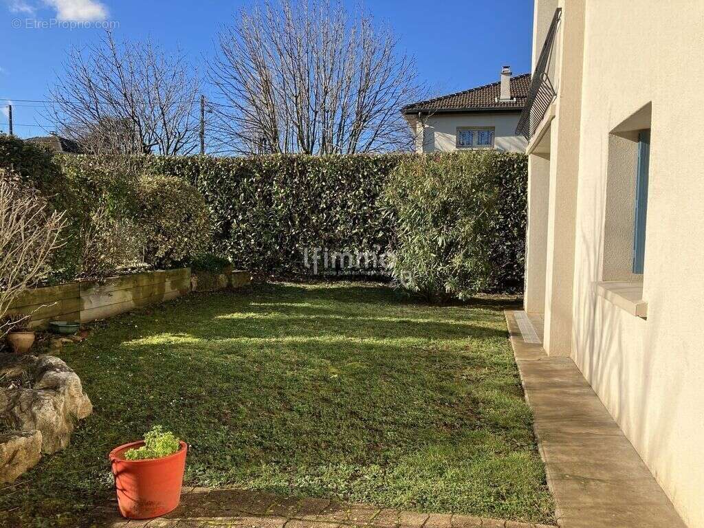 Maison à SAINT-GENIS-LAVAL