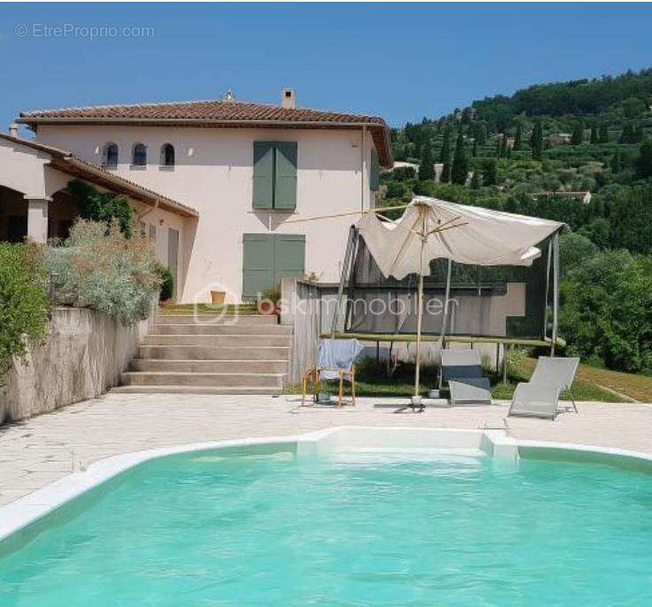 GRASSE - Belle propriété lumineuse avec piscine et vue dégagée au calme dans un cadre naturel - photo 27