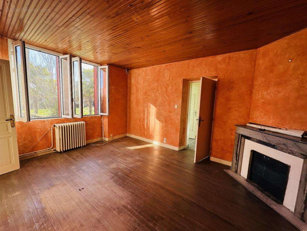 Maison à LORP-SENTARAILLE