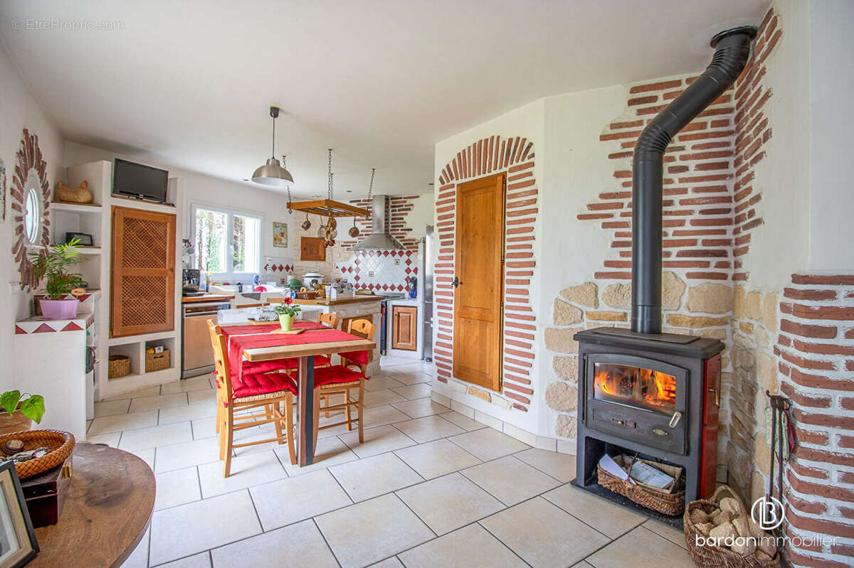 Maison à CHATEAUNEUF