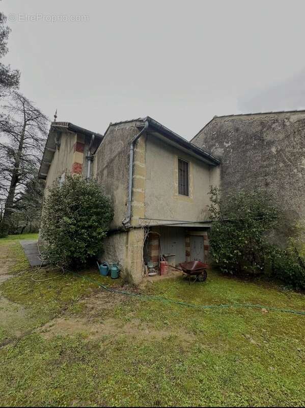 Maison à SAINT-CHAPTES