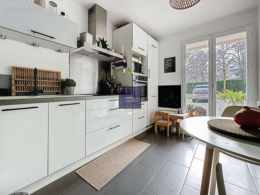 Appartement à SAINT-GENIS-LAVAL