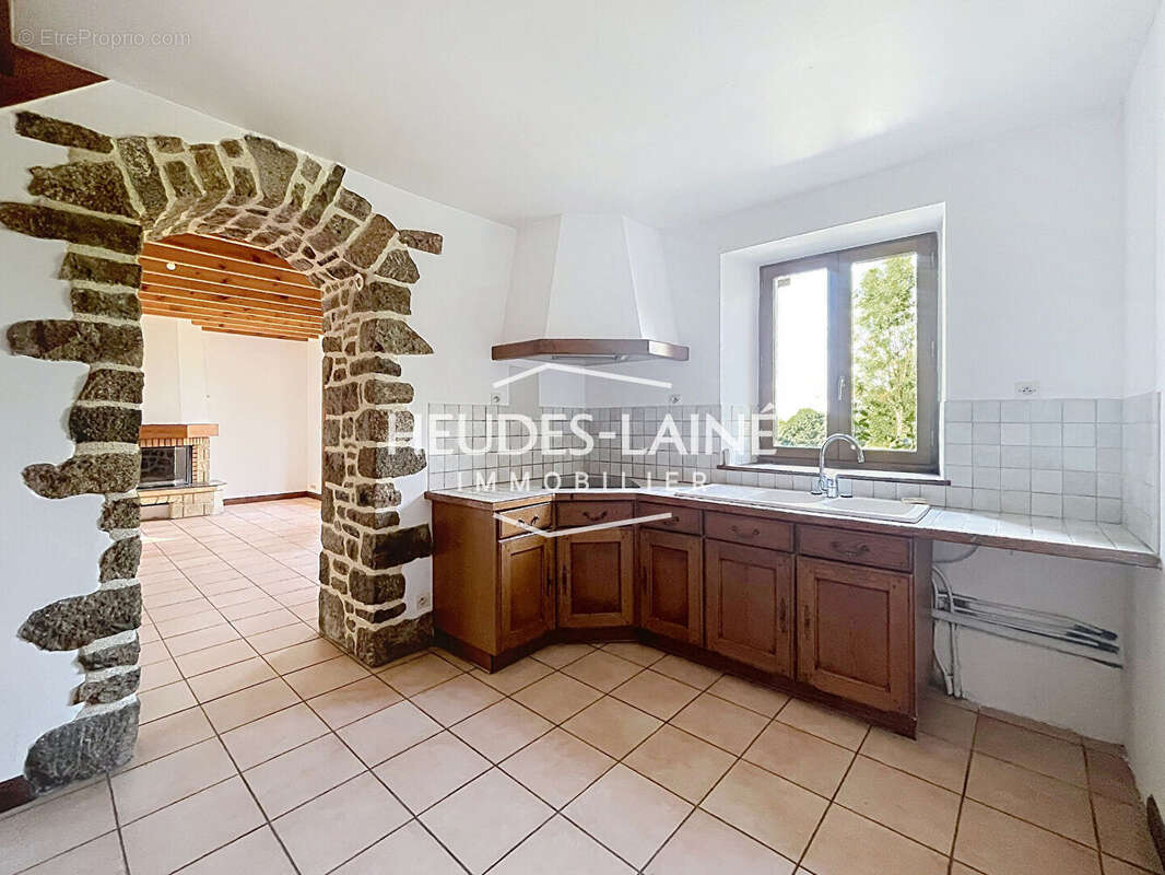Maison à SAINT-MARTIN-DES-CHAMPS