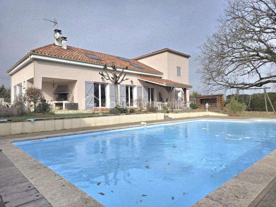 Maison à SAINTE-COLOMBE-EN-BRUILHOIS