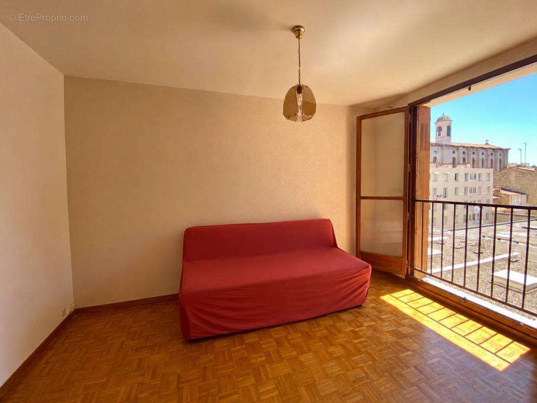 Appartement à MARSEILLE-4E
