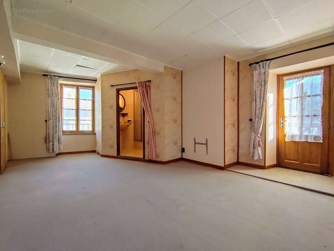 Maison de village en pierre 5 pièces - photo 6