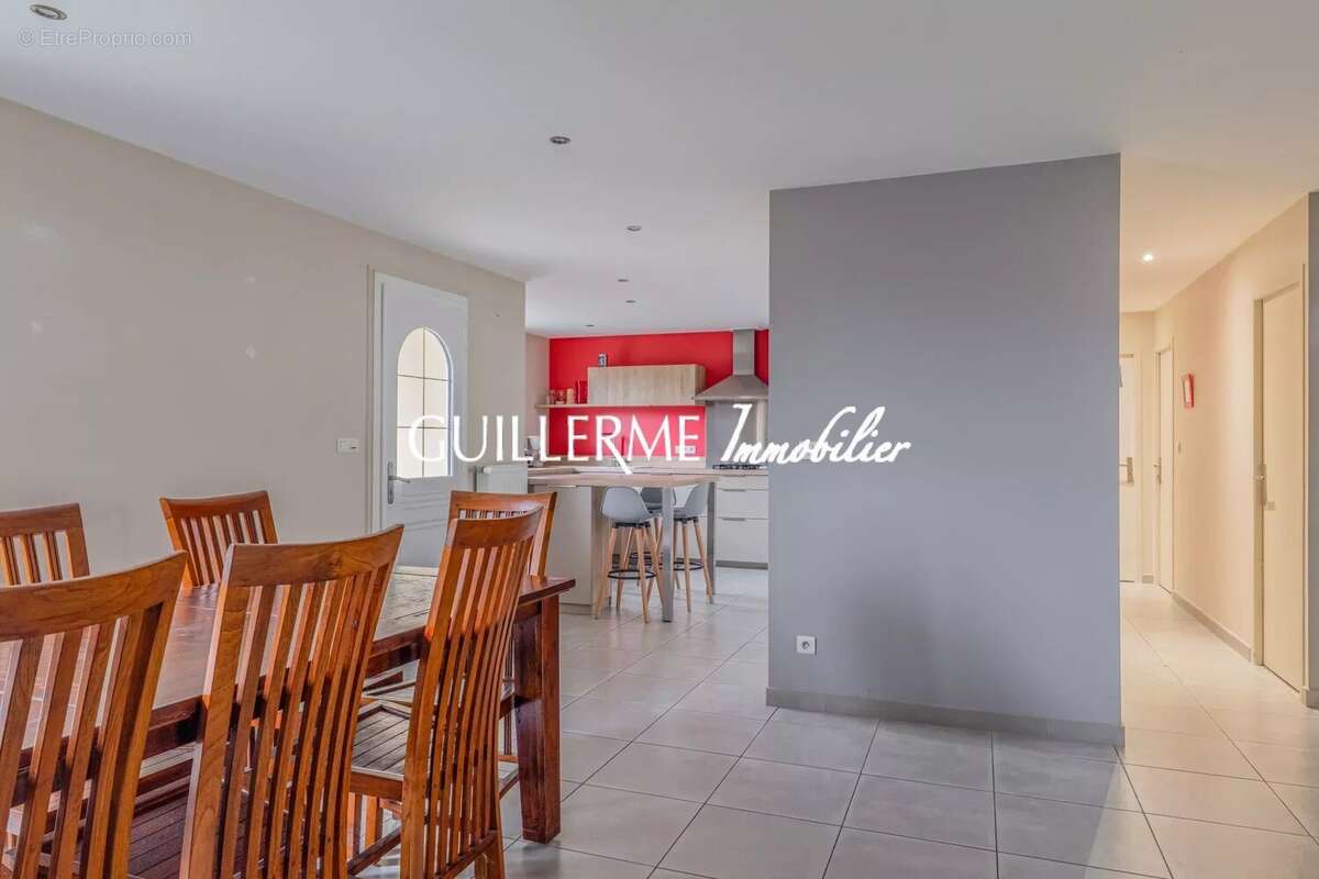 Maison à JASSANS-RIOTTIER