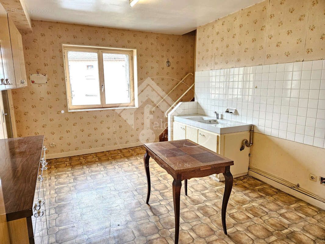 Maison à SAINT-PIERRE-LAVAL