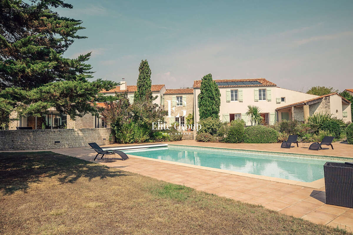 Villa d'exception à deux pas des plages et du centre-ville - photo 3