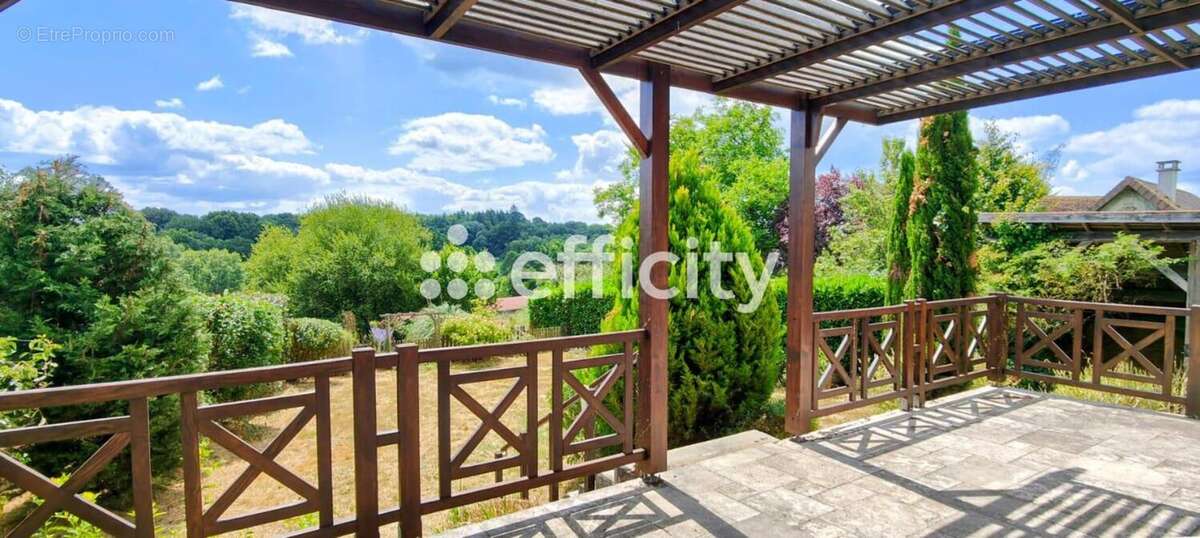 Maison 110 m² à Saint-Eloy-Les-Tuileries  - photo 2