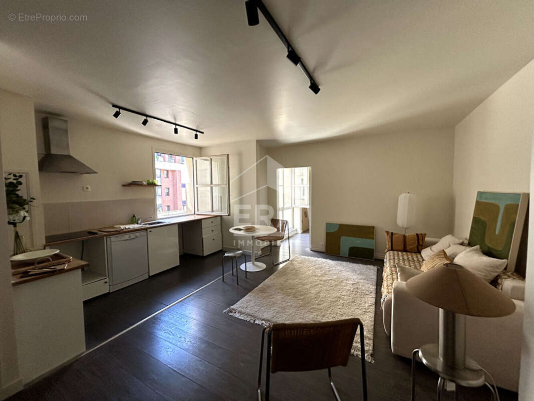 Appartement à PARIS-3E