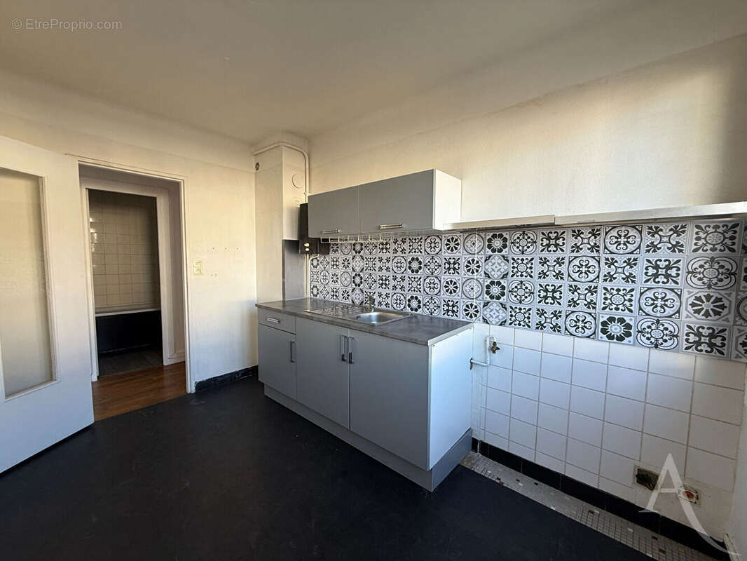 CAEN Appartement de trois pièces. - photo 8