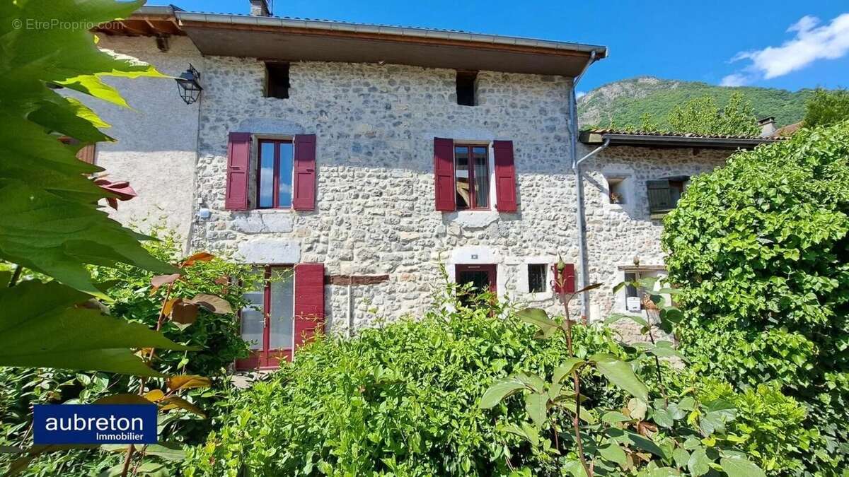 Maison à LA TERRASSE
