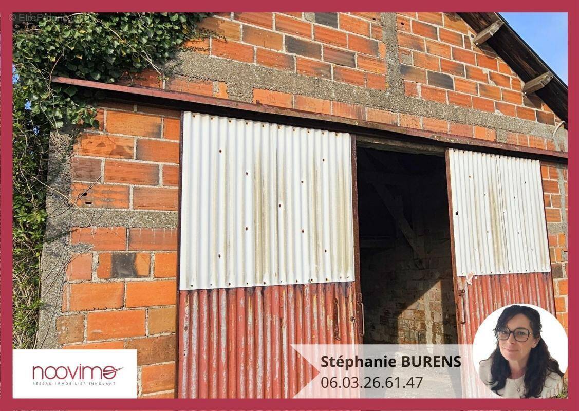 Parking à MAULEVRIER