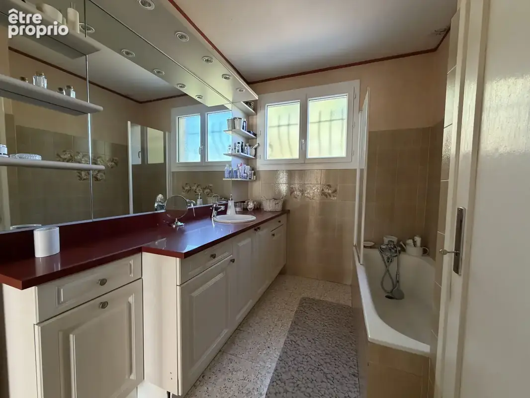 LAUDUN - Grande maison familiale avec appartement, piscine et terrain 1279m2 - photo 12