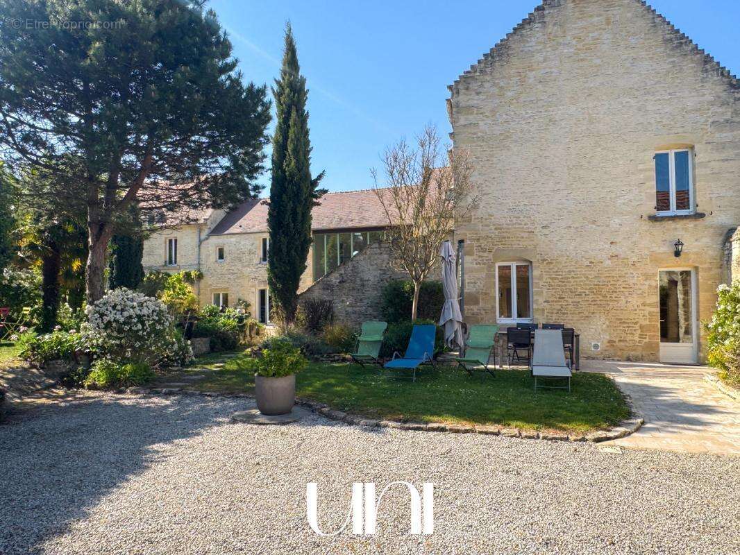 Maison à FONTAINE-HENRY