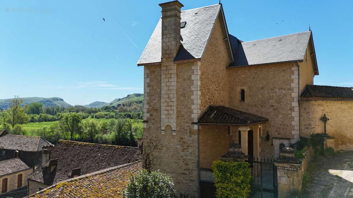 Maison à BEYNAC-ET-CAZENAC