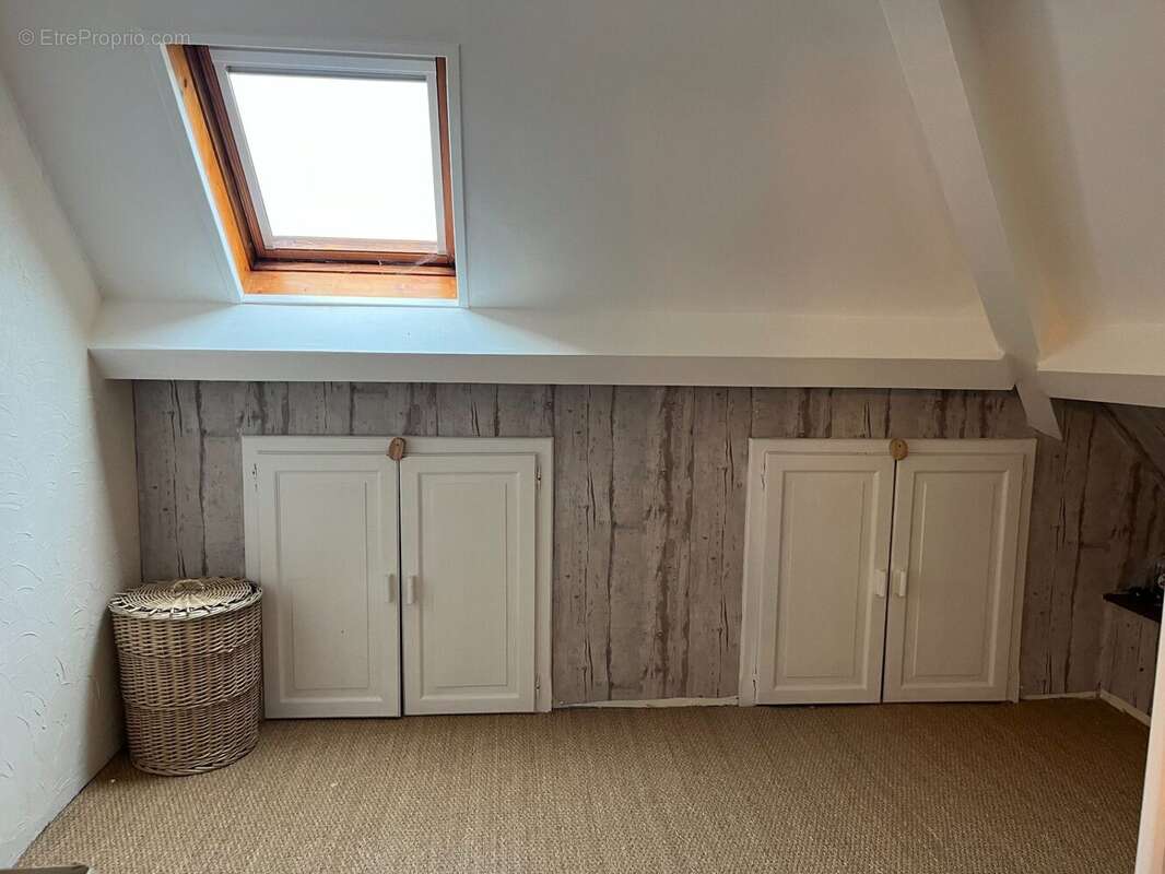 Maison à COURS-LA-VILLE