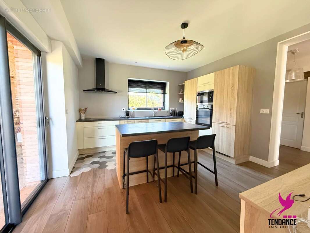 Maison à MONTAIGUT-SUR-SAVE