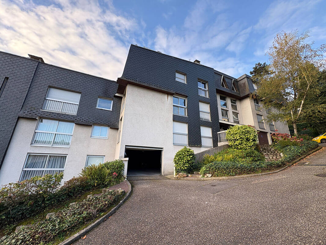 Parking à MONT-SAINT-AIGNAN