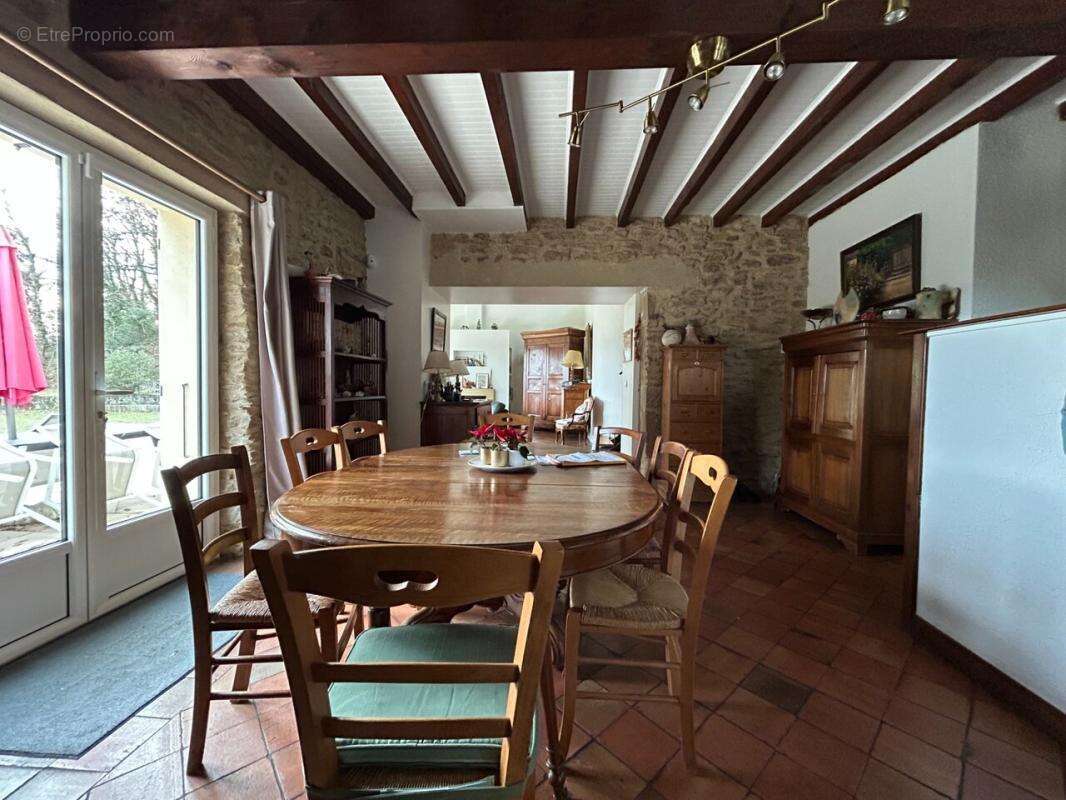 Maison à GENISSIEUX