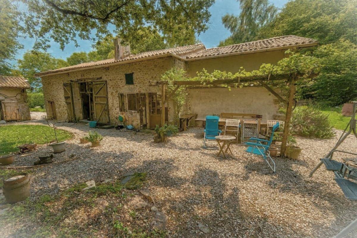 Maison à SAULGOND