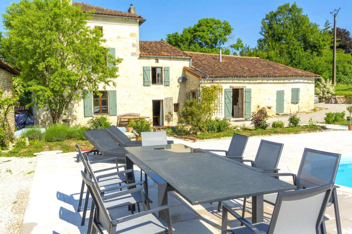 OVERVIEW - Maison à SALLES-DE-VILLEFAGNAN