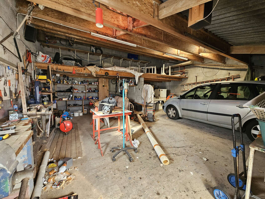 Parking à LA FAUTE-SUR-MER