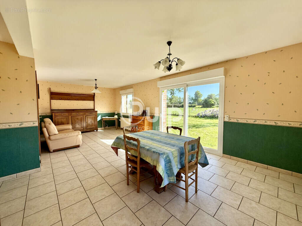 Maison à AUXI-LE-CHATEAU